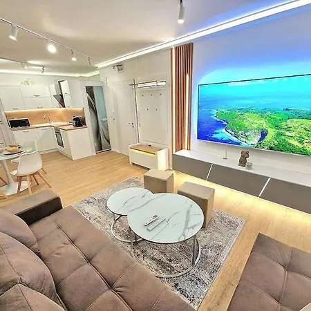 Luxury Apartment. 75 Inches Tv Varna Exterior photo