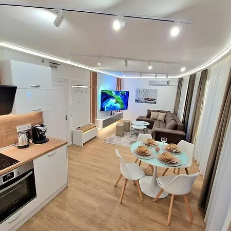Luxury Apartment. 75 Inches Tv Varna Exterior photo