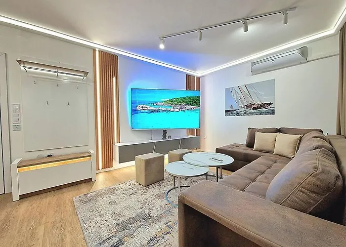 Luxury Apartment. 75 Inches Tv