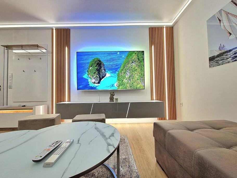 Luxury Apartment. 75 Inches Tv Апартаменти Варна